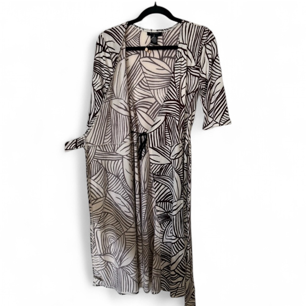 B. Smart Abstract Leaf Print Midi Wrap Dress - Picture 7 of 8